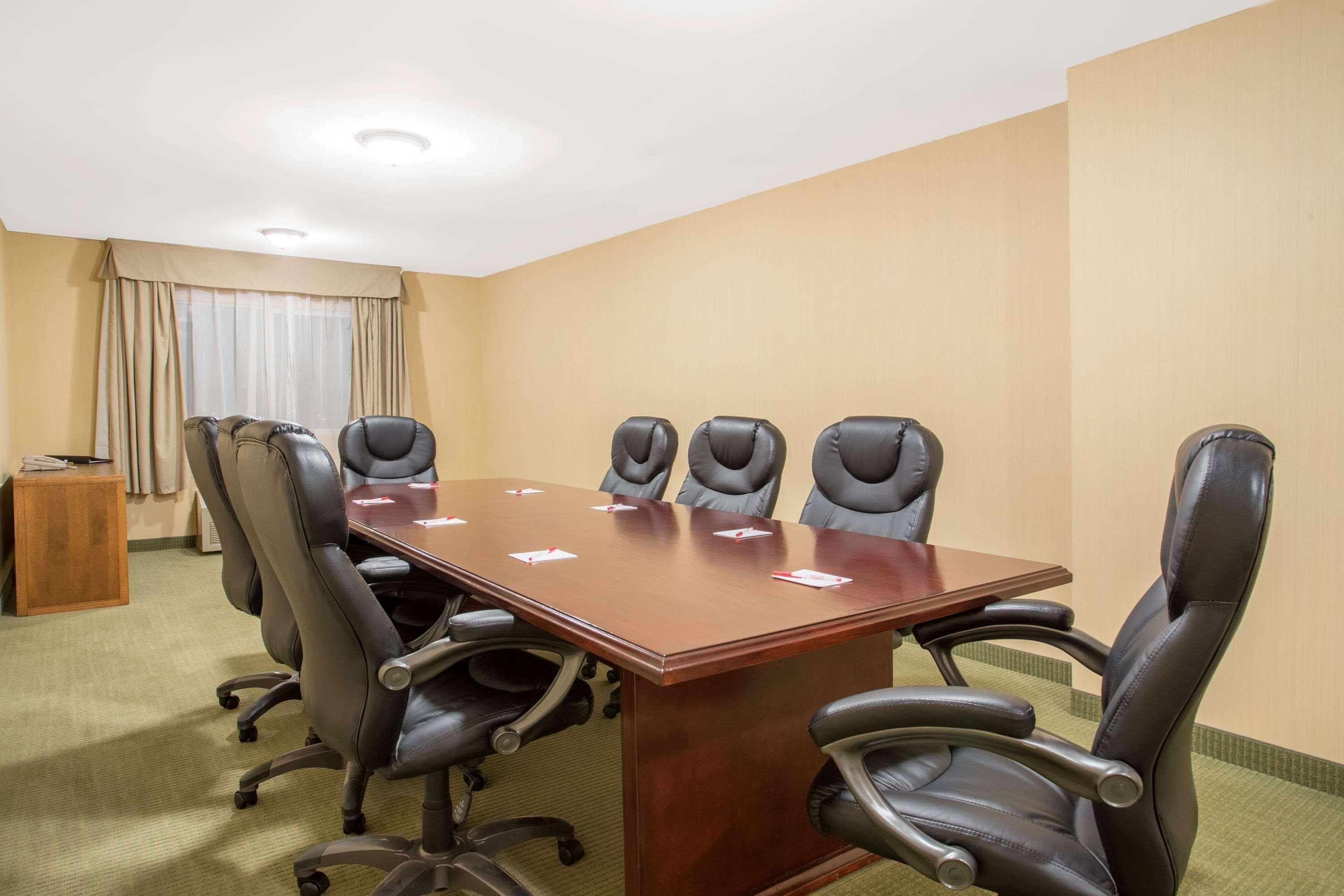 Ramada By Wyndham Williams Lake Ngoại thất bức ảnh